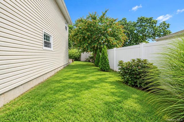 355 W Islip Boulevard, West Islip, NY 11795