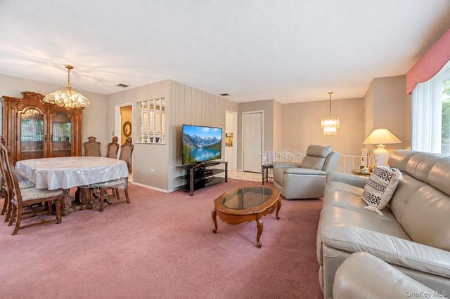 355 W Islip Boulevard, West Islip, NY 11795