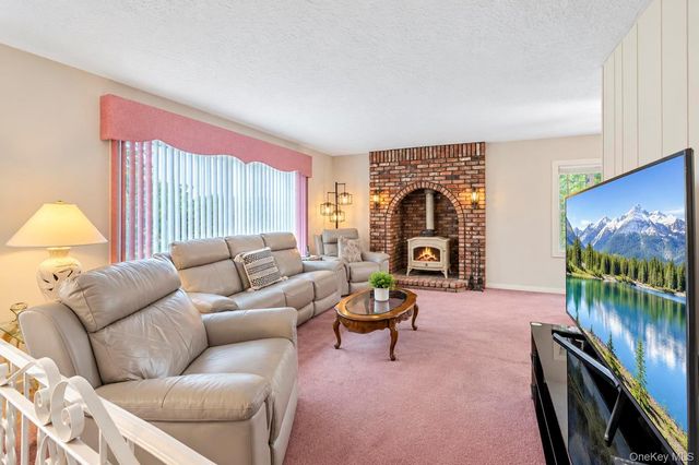 355 W Islip Boulevard, West Islip, NY 11795