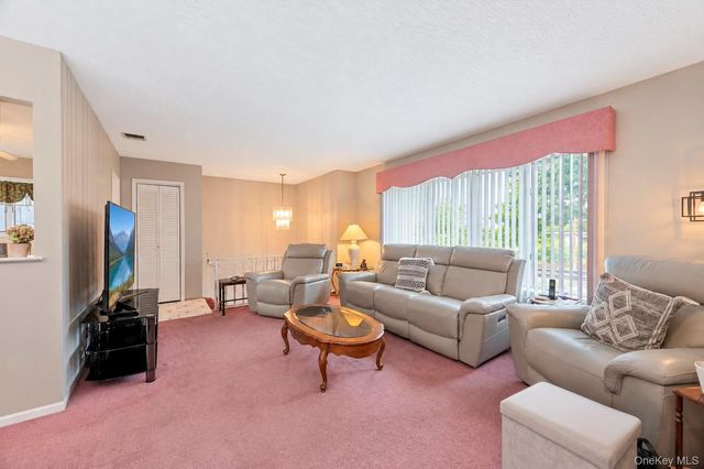 355 W Islip Boulevard, West Islip, NY 11795