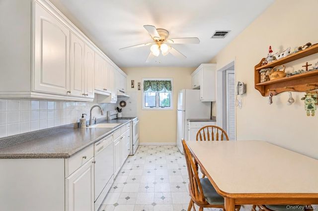 355 W Islip Boulevard, West Islip, NY 11795
