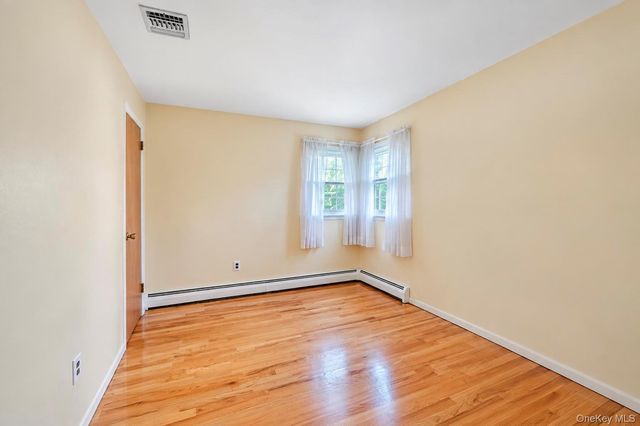 355 W Islip Boulevard, West Islip, NY 11795
