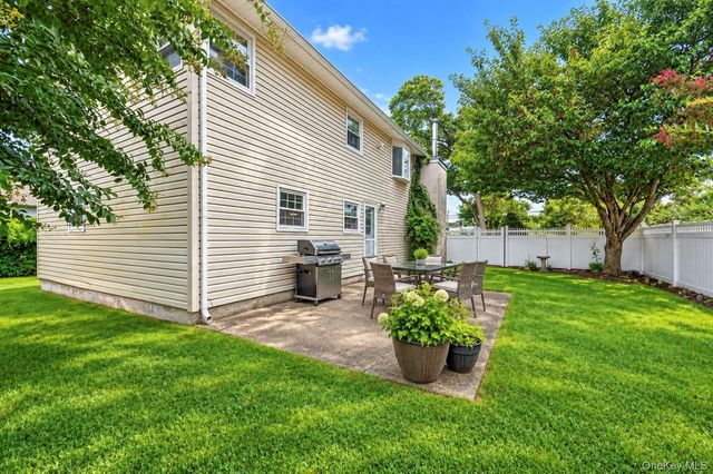 355 W Islip Boulevard, West Islip, NY 11795