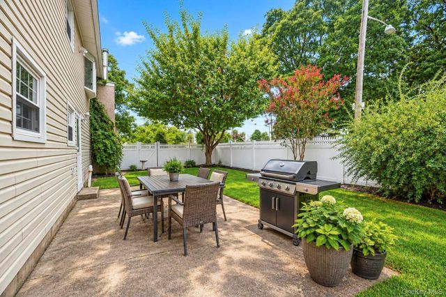 355 W Islip Boulevard, West Islip, NY 11795
