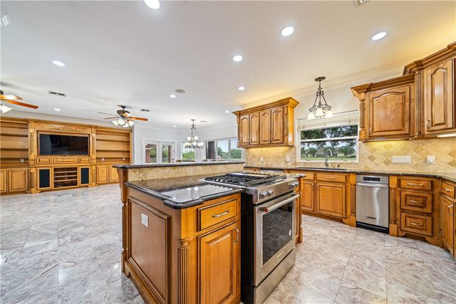 5910 Oso Pkwy, Corpus Christi, TX 78414
