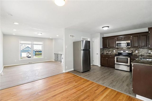 809 Mulberry Street, Lee's Summit, MO 64086