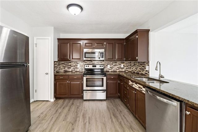 809 Mulberry Street, Lee's Summit, MO 64086