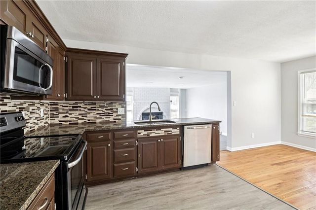 809 Mulberry Street, Lee's Summit, MO 64086