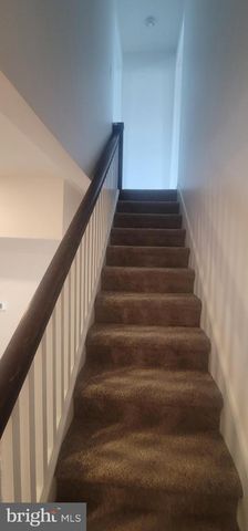 34 W MAIN ST, Mechanicsburg, PA 17055