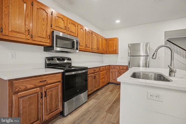 34 W MAIN ST, Mechanicsburg, PA 17055
