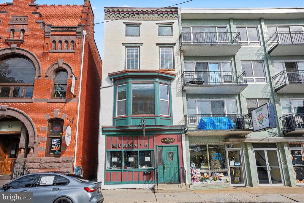 34 W MAIN ST, Mechanicsburg, PA 17055