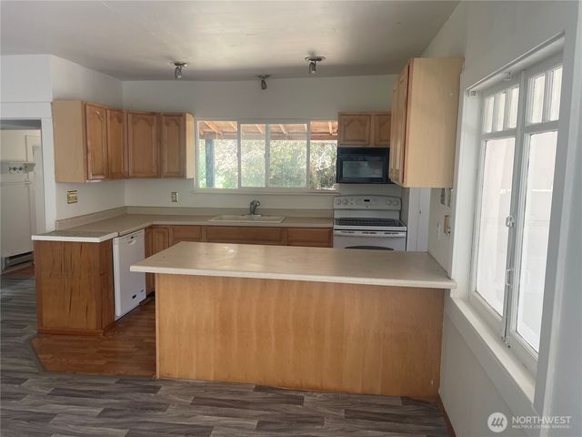 20410 SE 8th Street, Sammamish, WA 98074