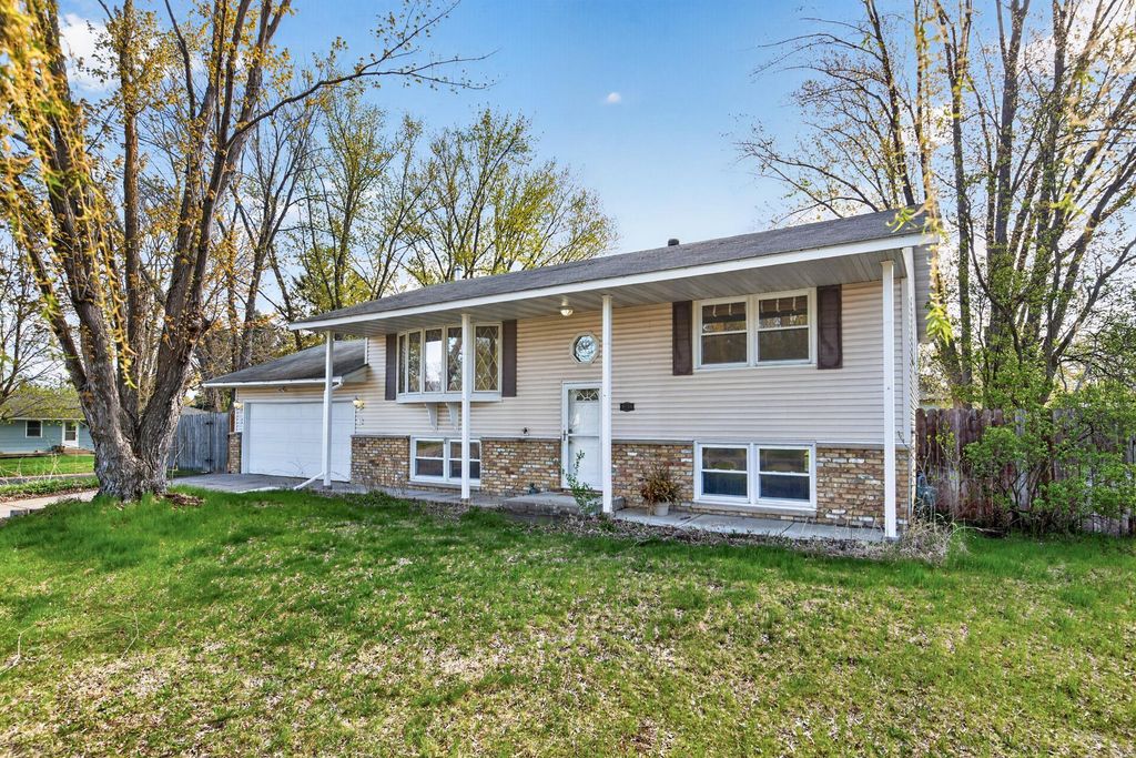 9980 Orleans Lane N, Maple Grove, MN 55369