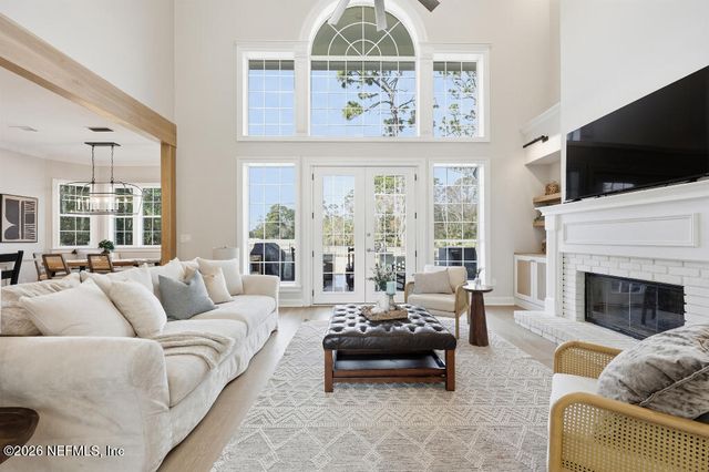 7956 HOLLYRIDGE Road, Jacksonville, FL 32256