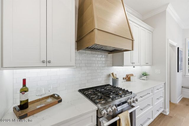 7956 HOLLYRIDGE Road, Jacksonville, FL 32256