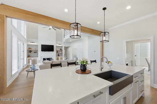 7956 HOLLYRIDGE Road, Jacksonville, FL 32256