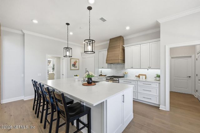 7956 HOLLYRIDGE Road, Jacksonville, FL 32256