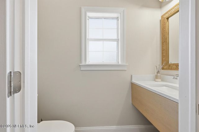 7956 HOLLYRIDGE Road, Jacksonville, FL 32256