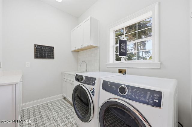 7956 HOLLYRIDGE Road, Jacksonville, FL 32256