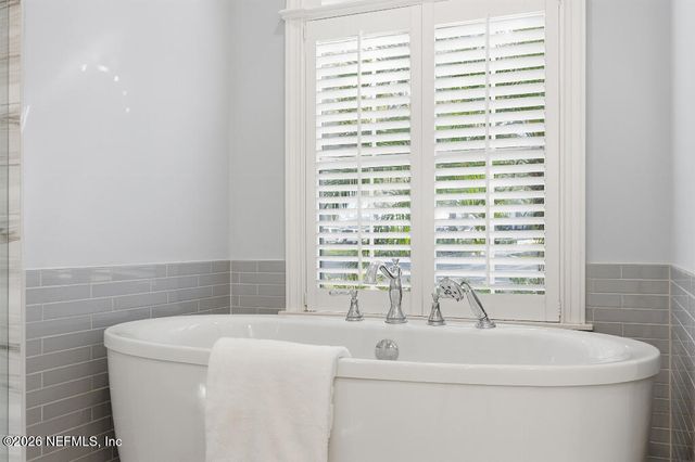 7956 HOLLYRIDGE Road, Jacksonville, FL 32256