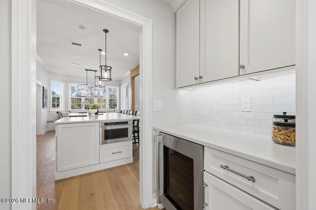 7956 HOLLYRIDGE Road, Jacksonville, FL 32256