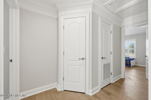 7956 HOLLYRIDGE Road, Jacksonville, FL 32256