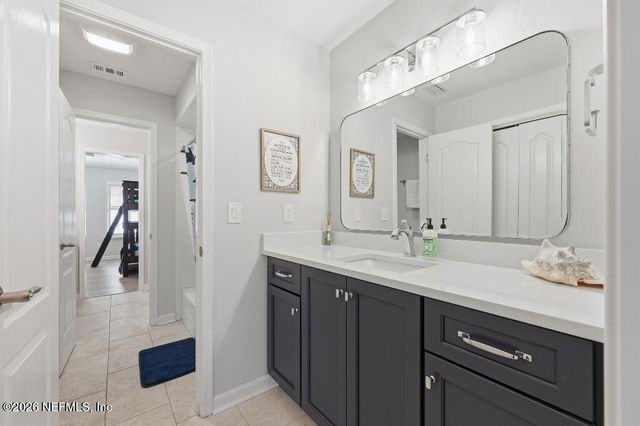 7956 HOLLYRIDGE Road, Jacksonville, FL 32256