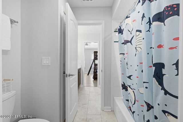 7956 HOLLYRIDGE Road, Jacksonville, FL 32256