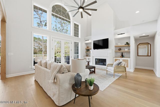 7956 HOLLYRIDGE Road, Jacksonville, FL 32256