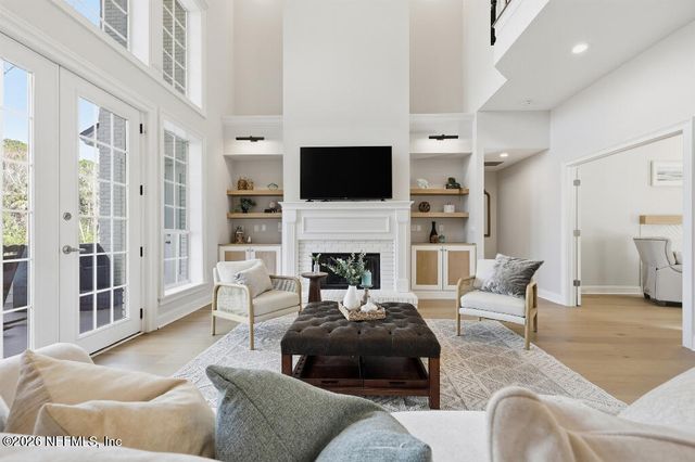 7956 HOLLYRIDGE Road, Jacksonville, FL 32256