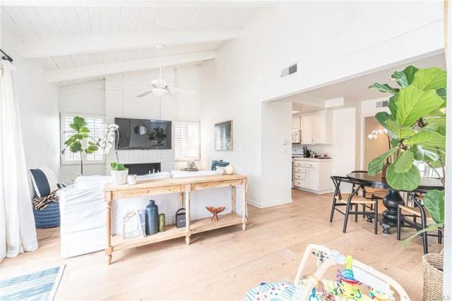 719 Poinsettia, Corona Del Mar, CA 92625