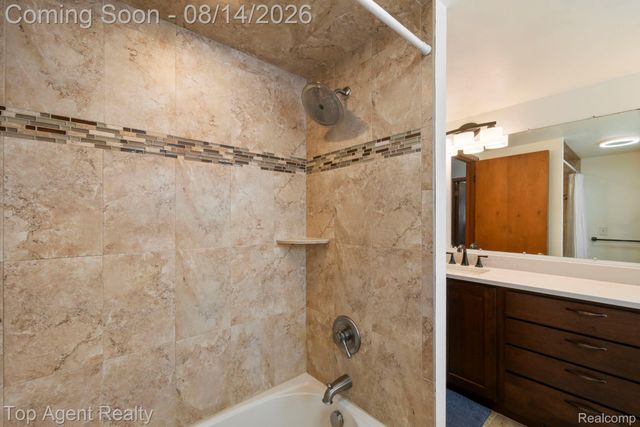11202 Lorman Drive, Sterling Heights, MI 48312