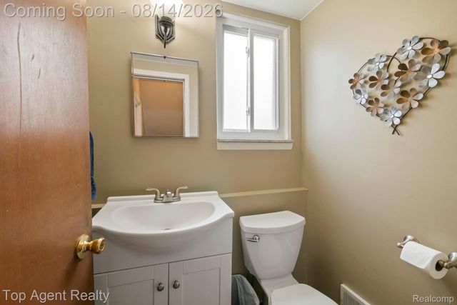 11202 Lorman Drive, Sterling Heights, MI 48312