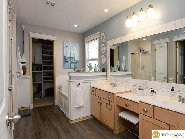 2908 N 169 Street, Omaha, NE 68116