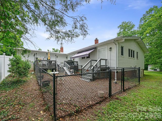 44 Hemlock Avenue, Spruce Pine, NC 28777