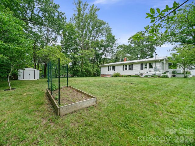 44 Hemlock Avenue, Spruce Pine, NC 28777