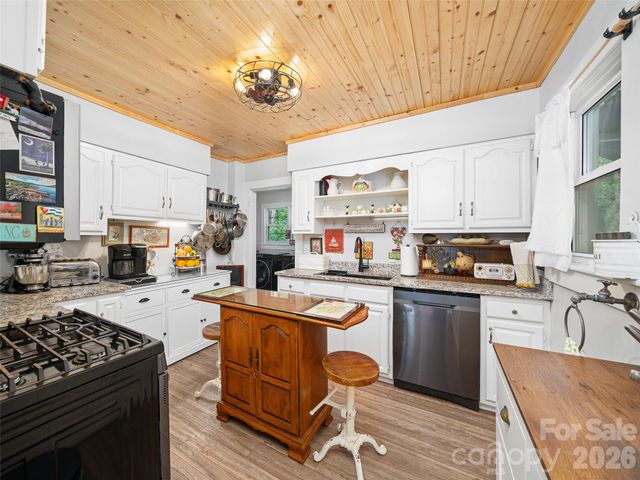 44 Hemlock Avenue, Spruce Pine, NC 28777