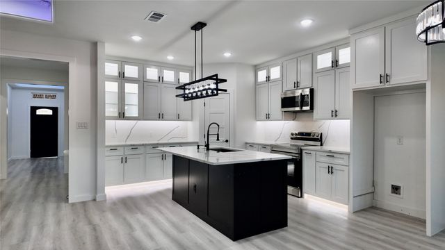 2202 Lakeshore Lane, Glenn Heights, TX 75154