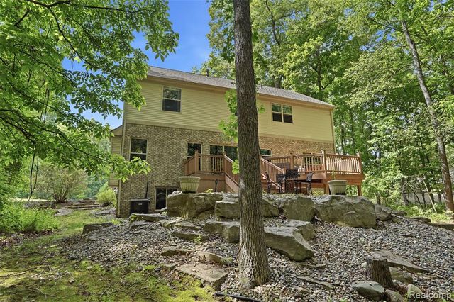 2790 Pine Bluffs Ct., Highland, MI 48357