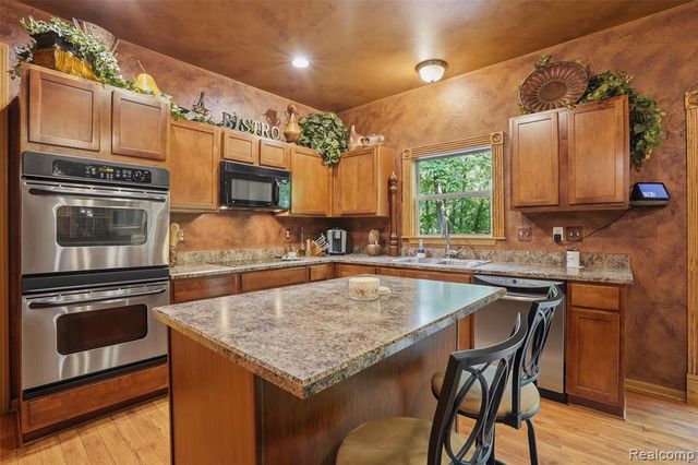 2790 Pine Bluffs Ct., Highland, MI 48357
