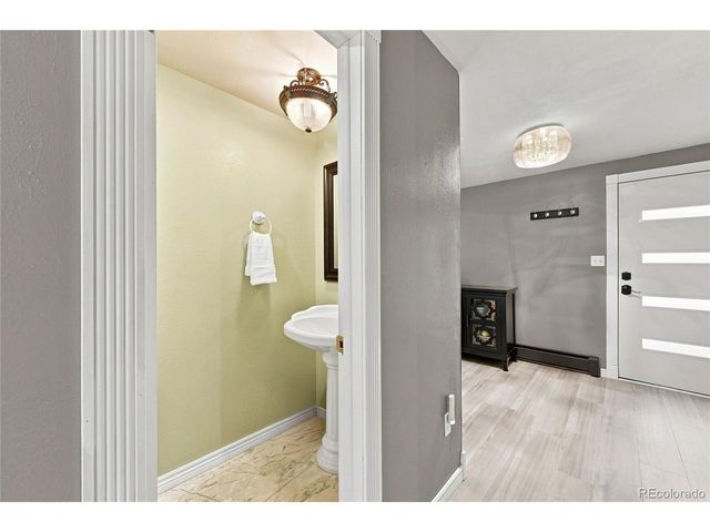 3037 University Ave, Longmont, CO 80503