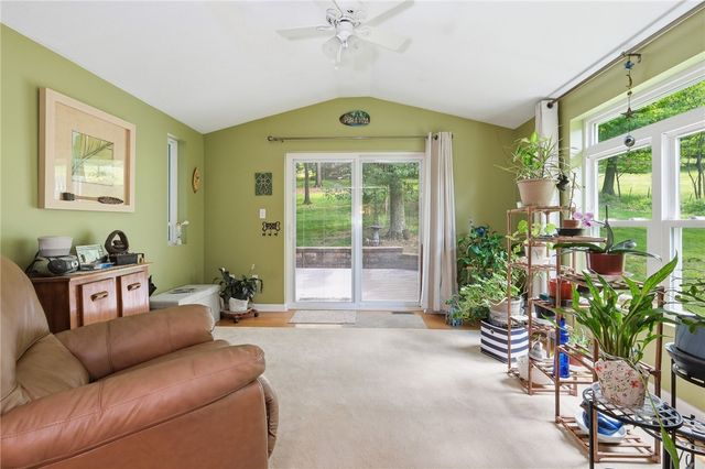 225 Woodcroft Rd, Economy, PA 15005