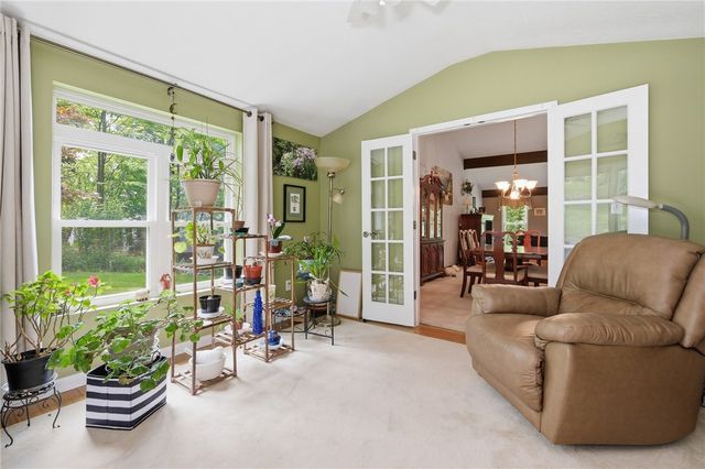 225 Woodcroft Rd, Economy, PA 15005