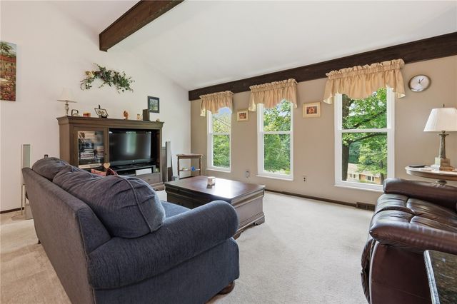 225 Woodcroft Rd, Economy, PA 15005