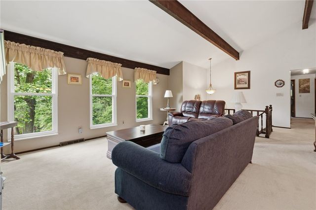 225 Woodcroft Rd, Economy, PA 15005