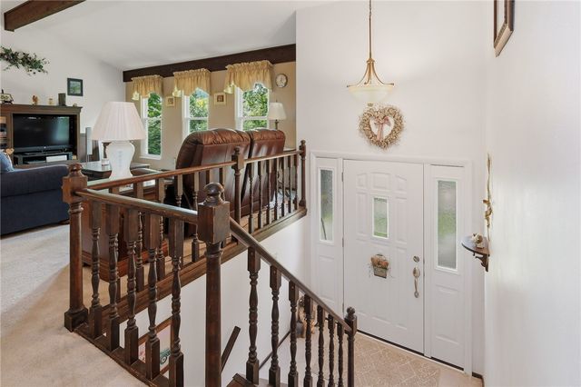 225 Woodcroft Rd, Economy, PA 15005