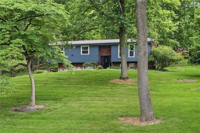 225 Woodcroft Rd, Economy, PA 15005