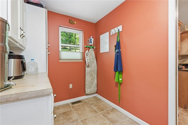 225 Woodcroft Rd, Economy, PA 15005