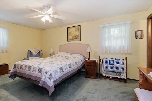 225 Woodcroft Rd, Economy, PA 15005