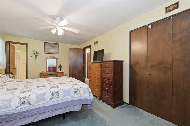 225 Woodcroft Rd, Economy, PA 15005